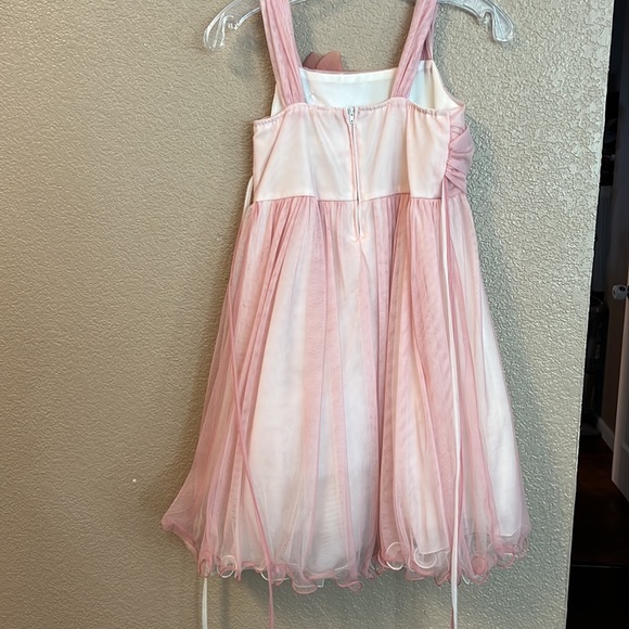 Kids Dream dress, size 9/10. Worn once for a wedding as the flower girl - Picture 2 of 4